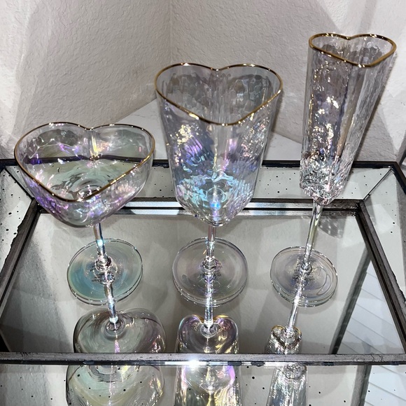6-PIECE NEW HEART SHAPED IRIDESCENT
MARTINI/WINE/CHAMPAGNE/ GLASSES BUNDLE - Picture 8 of 14